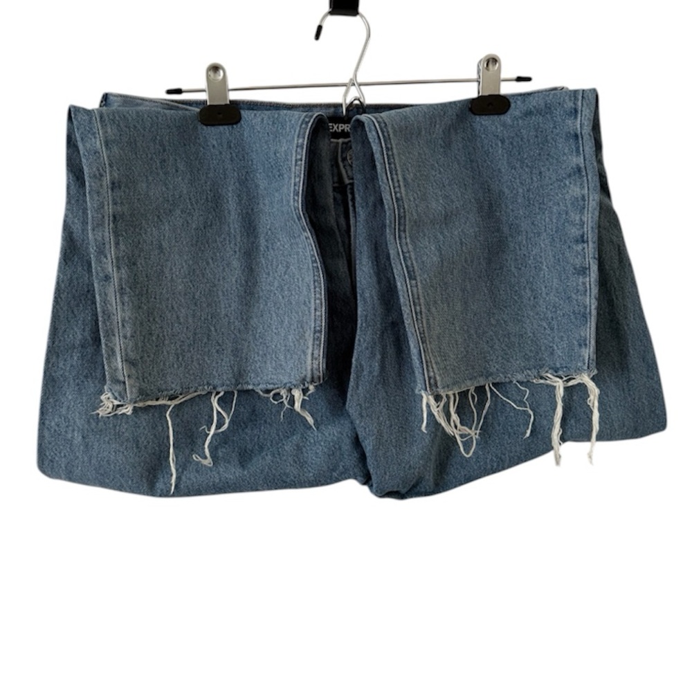 Express Super High Rise Mom Jeans✨ - Picture 3 of 6